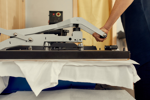 use heat press to dry the T-shirt